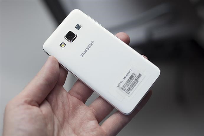 Isprobali-smo-Samsung-Galaxy-A3-i-Galaxy-A5-u-rukama-11.jpg